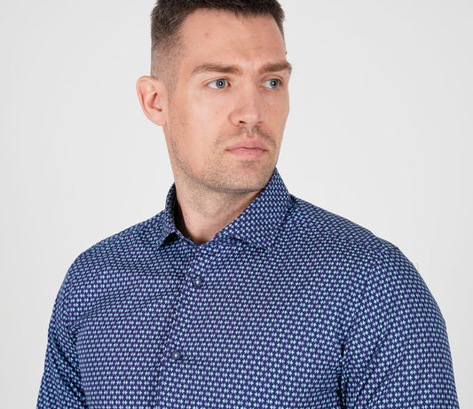 Plava košulja od poplina sa dezenom