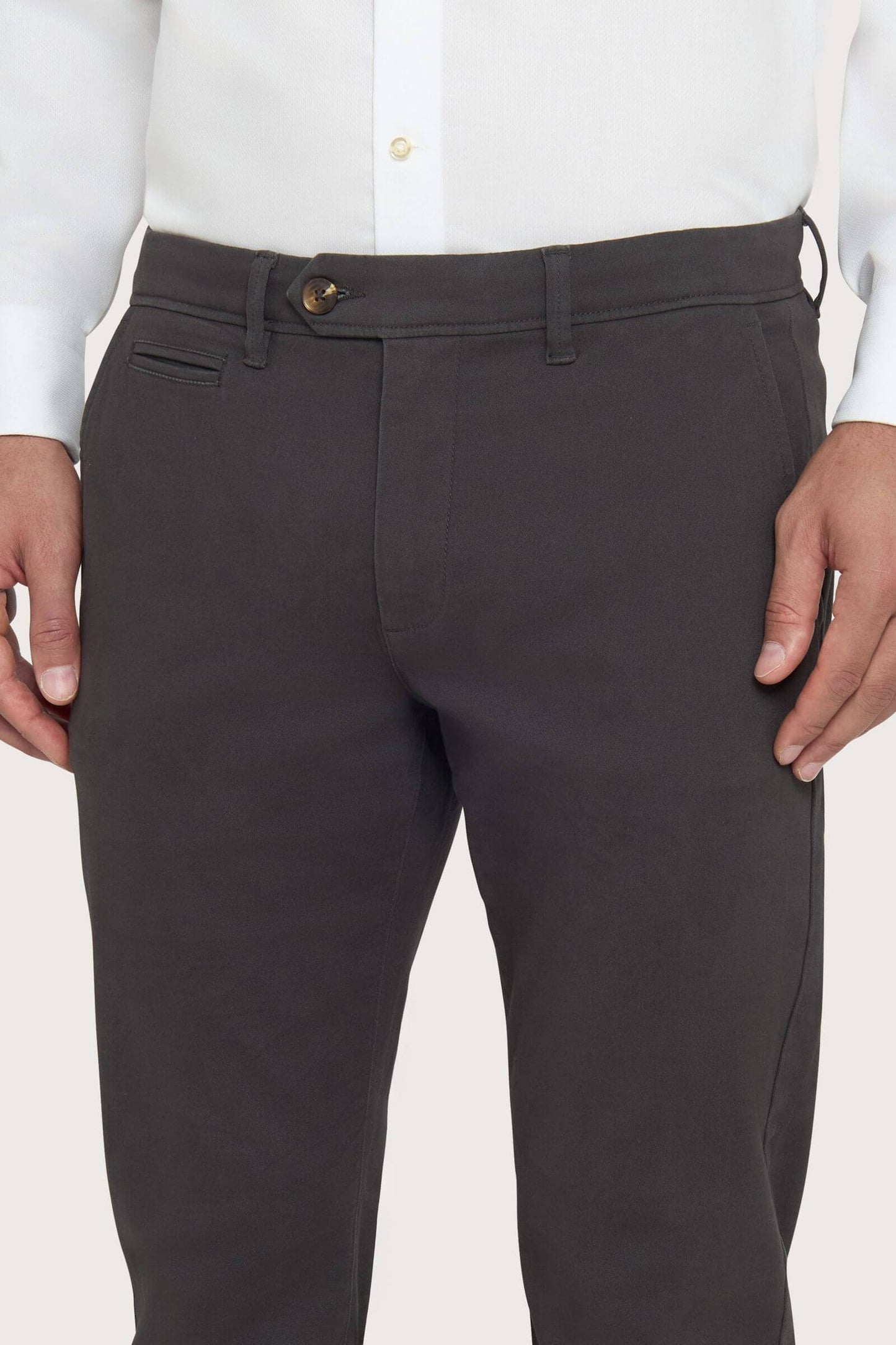 Tamnosive chino pantalone od pamučnog twilla