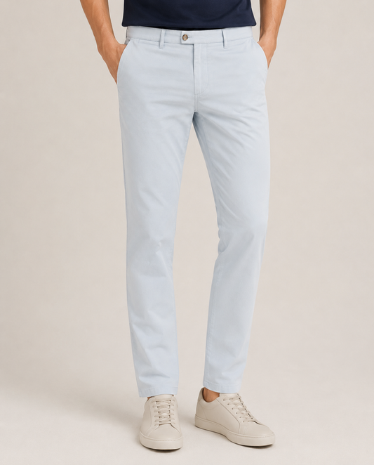 Chino pantalone Fukoka od pamučnog kepera, svetloplave