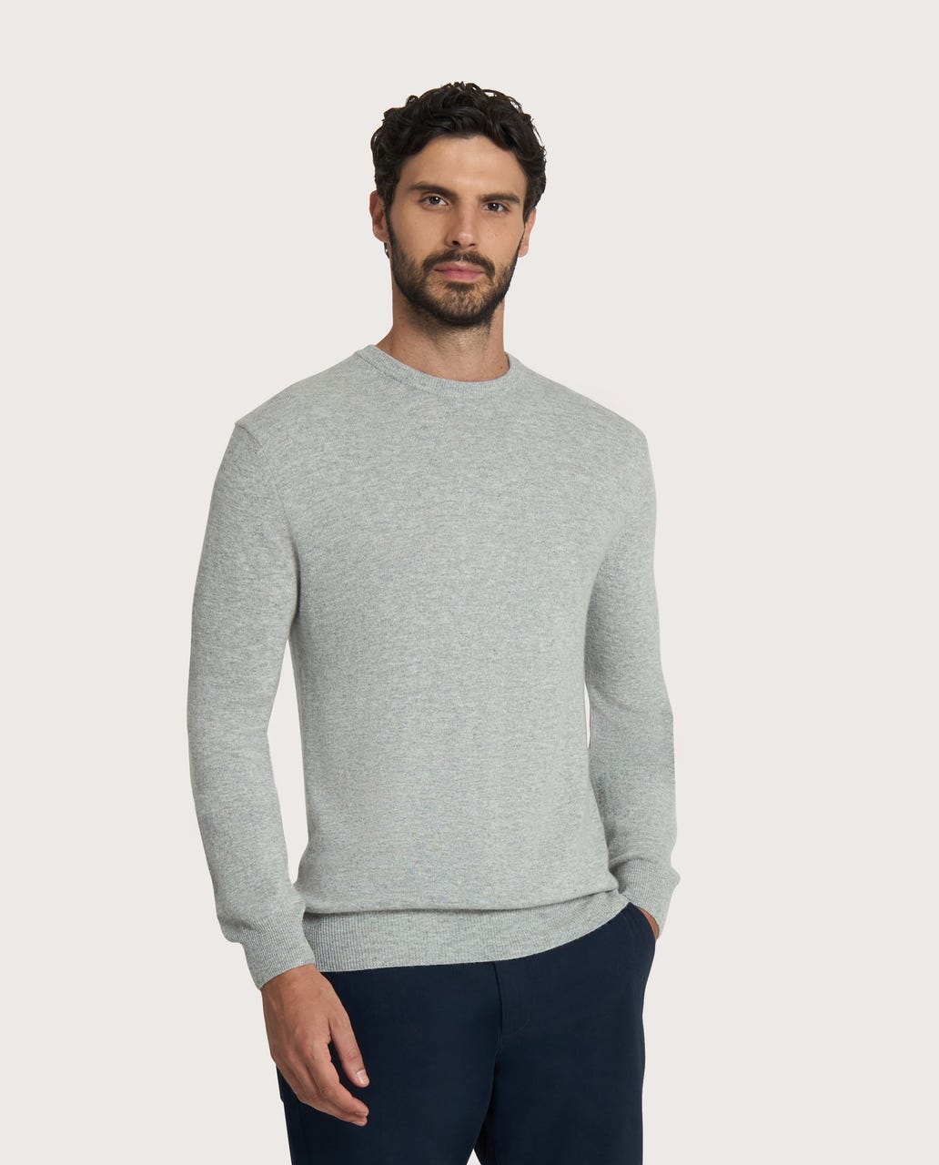 Muški džemper sa okruglim izrezom – cashmere blend, svetlosivi