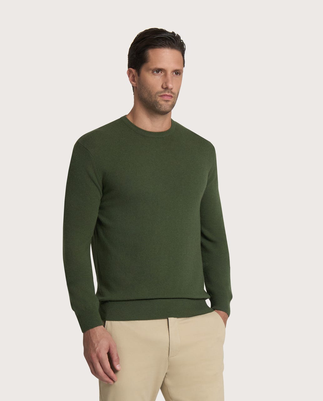 Maslinasto zeleni muški džemper sa okruglim izrezom – cashmere blend